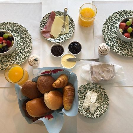 Onder De Boom Bed & Breakfast Gerkesklooster Екстериор снимка